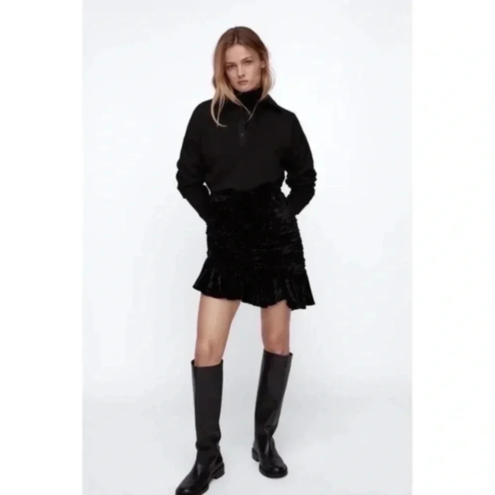 Zara black velvet mini skirt XS 2731/319